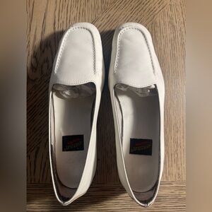 CLEARANCE - ANY 2 PAIRS OF SHOES $35 Aerosole White Leather Flats Size 7